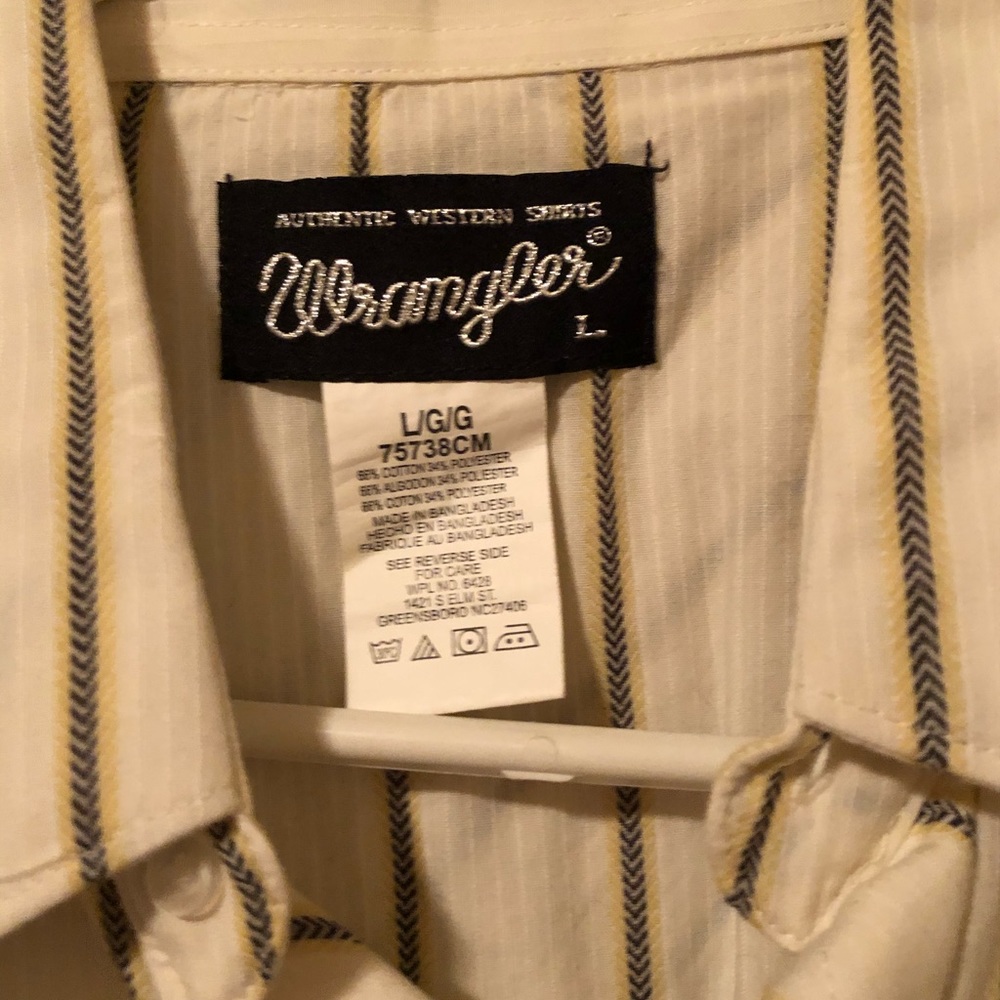 Button up - Picture 3 of 3